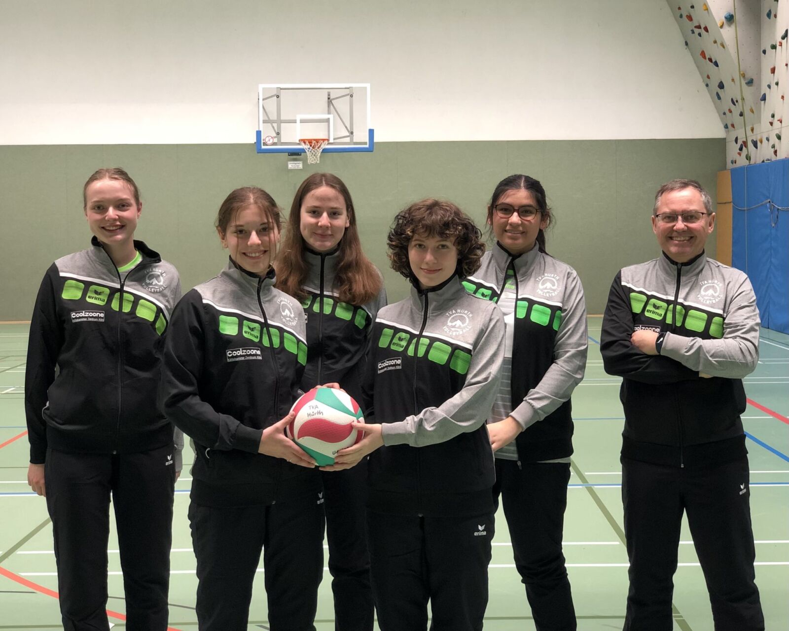 TVA Hürth – die Bezirksliga U20 Frauen im Volleyball wird stylisch ausgestattet